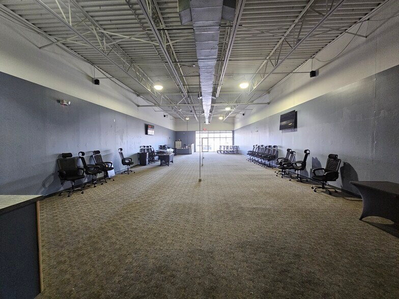 More Photos Of 1811-1833 Mckees Rocks Rd, McKees Rocks Storefront For Lease