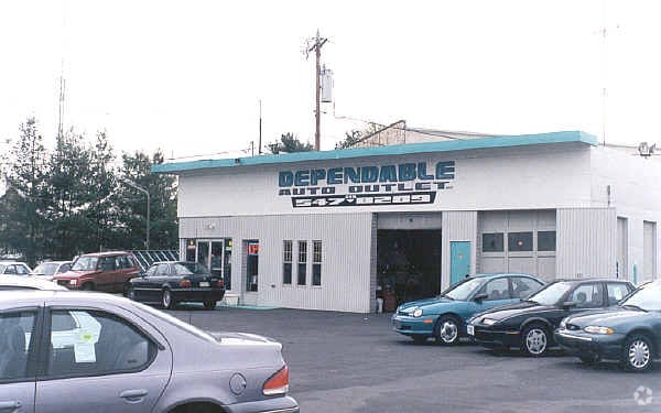Primary Photo Of 351 Lincoln Hwy, Fairless Hills Auto Dealership For Sale