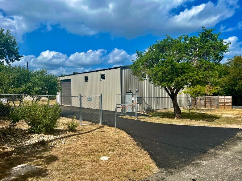 More Photos Of 16001 Awalt Dr, Austin Office For Sale
