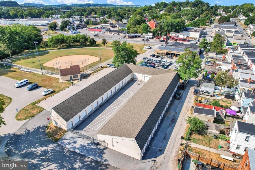 Primary Photo Of 370 Sheridan st, York Specialty For Sale