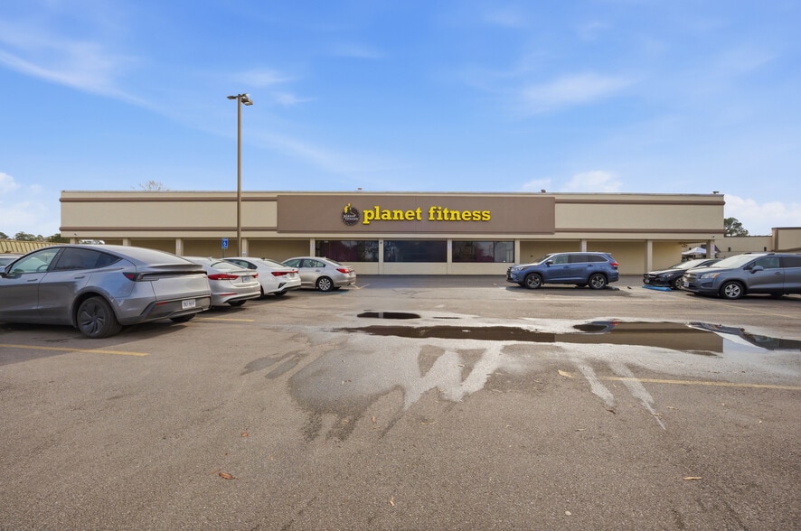 More Photos Of 1921 Victory Blvd, Portsmouth Unknown For Lease