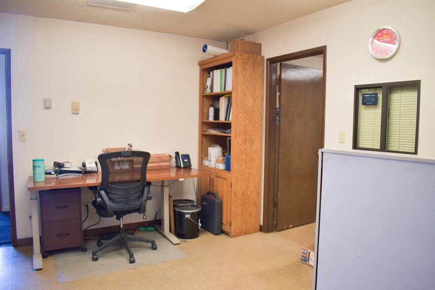 More Photos Of 2727 NW St Helens Rd, Portland Manufacturing For Lease