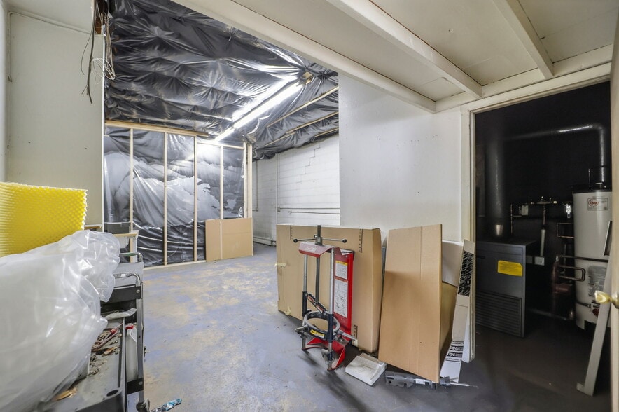 More Photos Of 405 W Fillmore St, Colorado Springs Auto Dealership For Sale