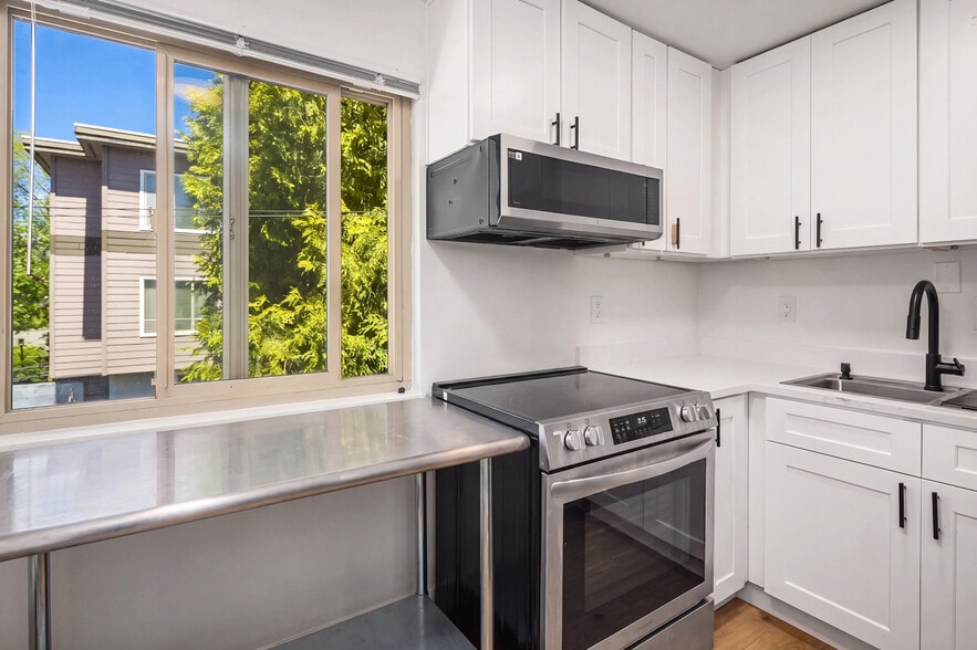 More Photos Of 4400 Linden Ave N, Seattle Apartments For Sale