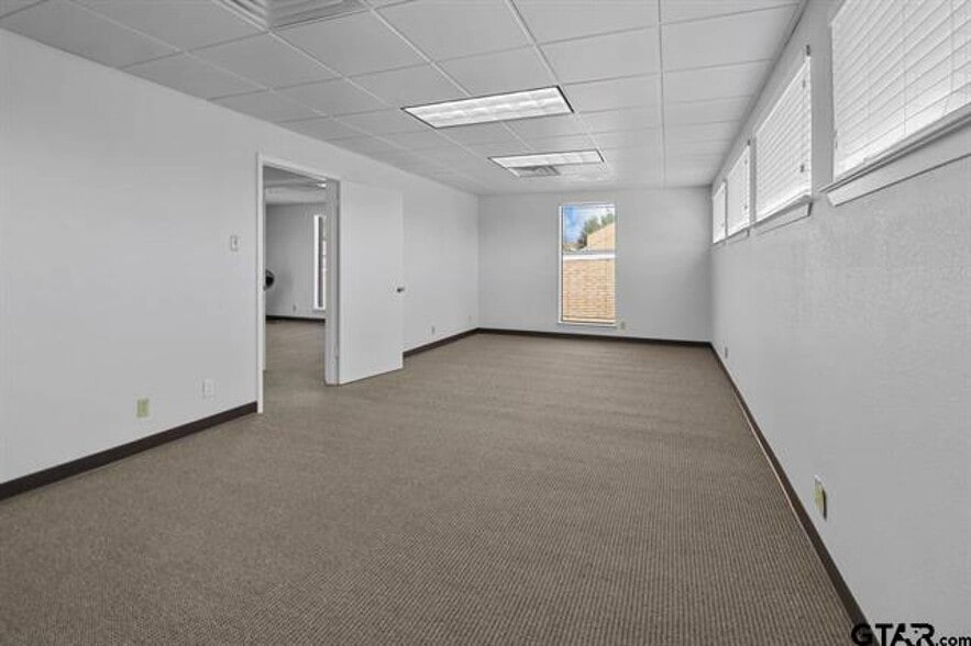 More Photos Of 625 Chase Dr, Tyler Office For Lease