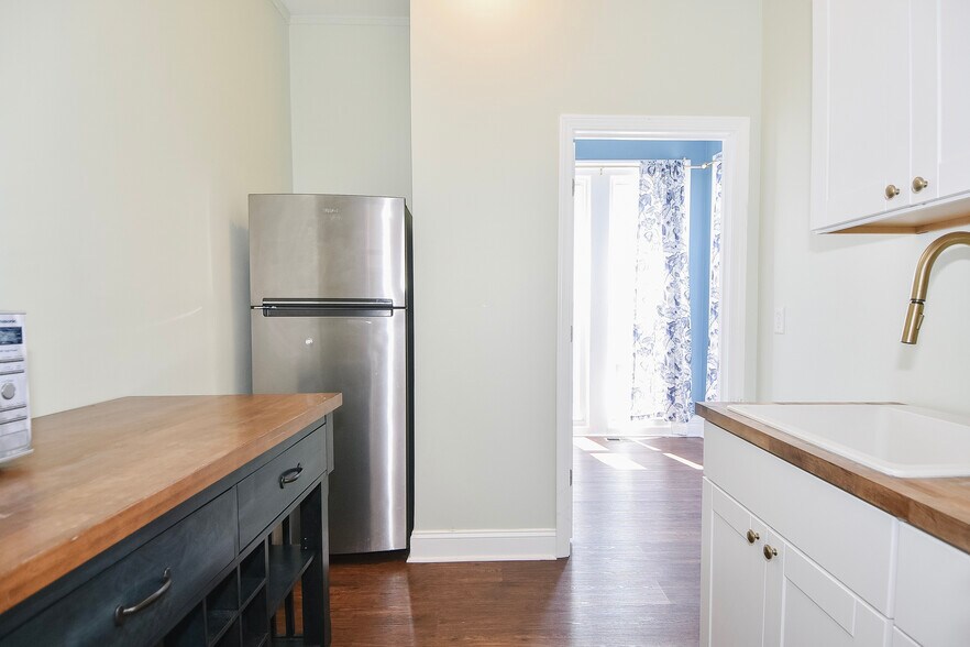 More Photos Of 93-97 Broad St, Middletown Office For Sale