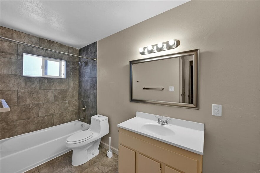 More Photos Of 4549 Ashcroft Ave, Sacramento Apartments For Sale