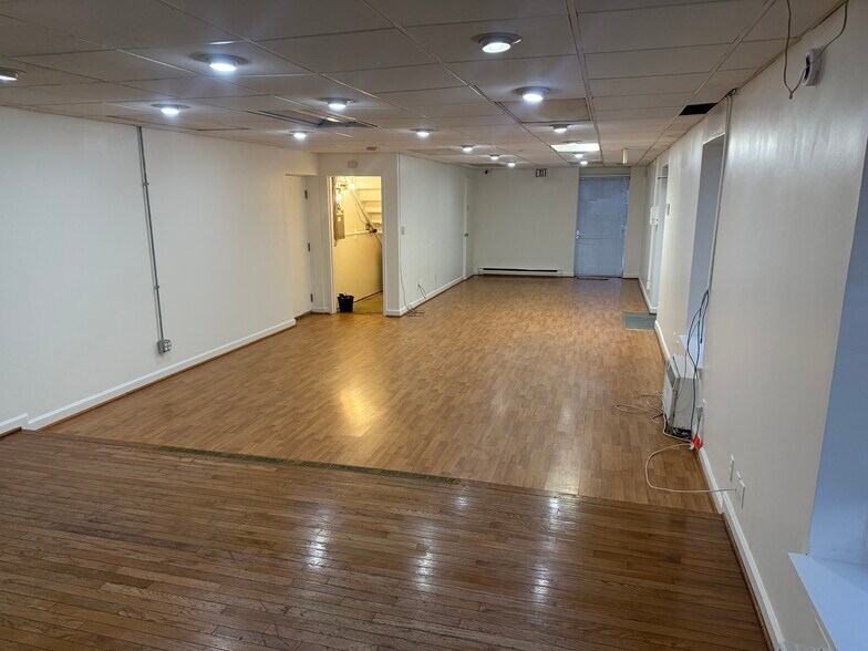 More Photos Of 7631 Fullerton Rd, Springfield Warehouse For Lease