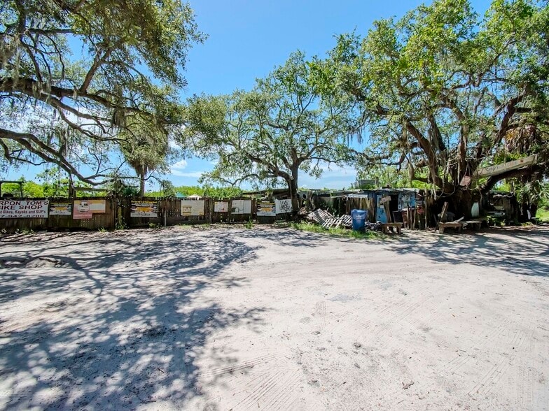 More Photos Of 1761 Beckett Way & US Highway 19, Tarpon Springs Bar For Sale