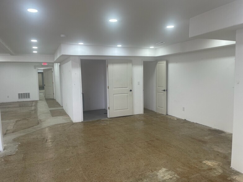 More Photos Of 330 E Oak St, Louisville Office For Sale