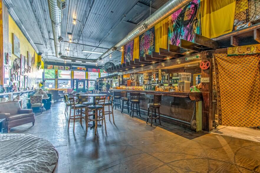 More Photos Of 305 8th St, Augusta Freestanding For Lease