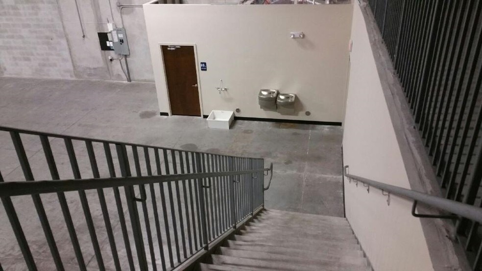 More Photos Of 13431-13453 NW 19th Ln, Miami Warehouse For Lease