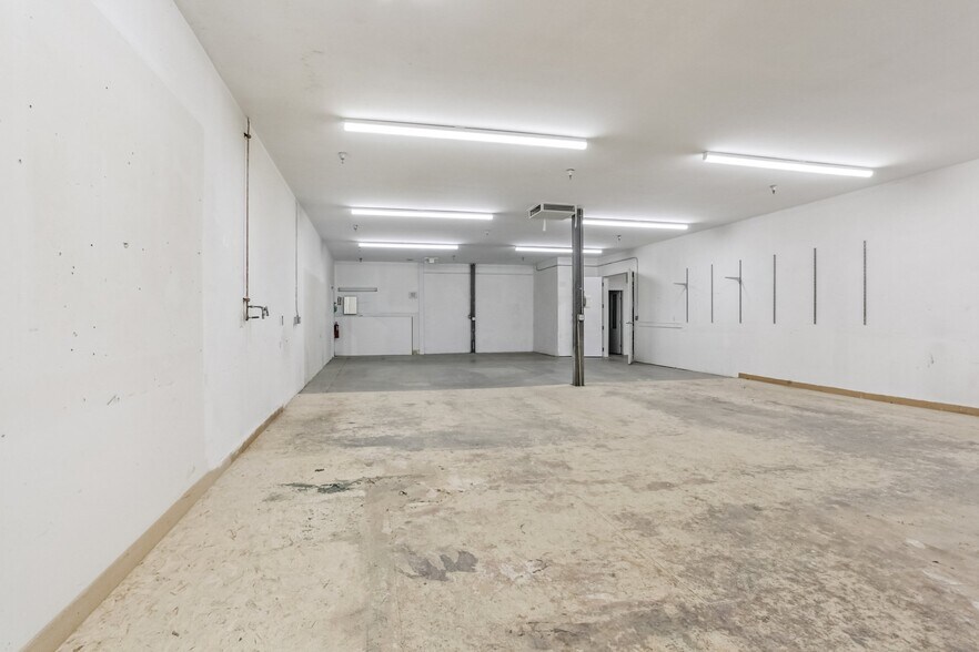 More Photos Of 405 S Pierce Ave, Louisville Warehouse For Lease