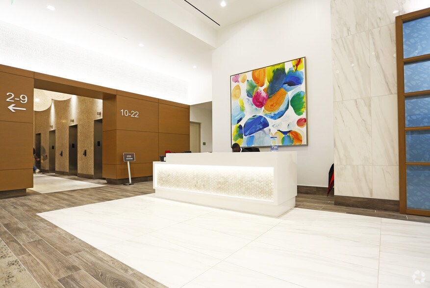 More Photos Of 128 S Tryon St, Charlotte Office For Lease