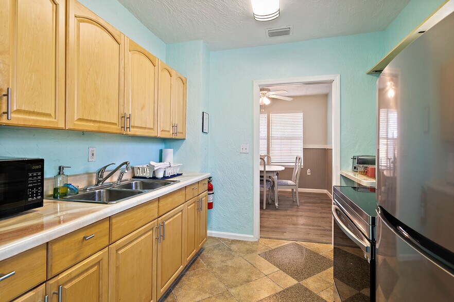 More Photos Of 56 Grove Ave, Saint Augustine Restaurant For Sale