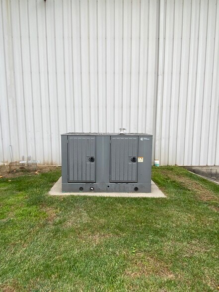 More Photos Of 404 N Byrne Rd, Toledo Warehouse For Sale