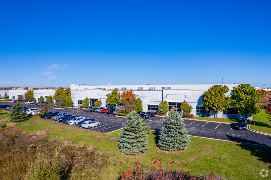 More Photos Of 400 W Bell Ct, Oak Creek Service For Lease