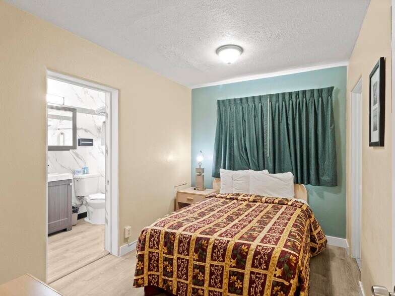 More Photos Of 1349 Idaho St, Elko Hotel For Sale