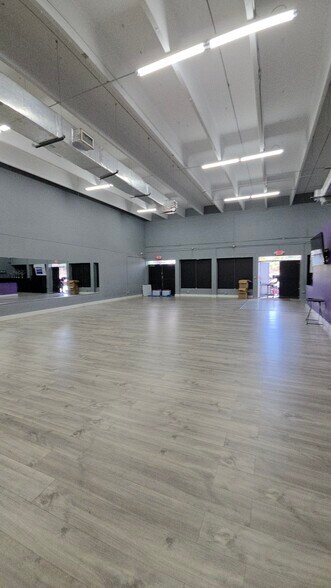 More Photos Of 4874 NW 167th St, Miami Lakes General Retail For Lease