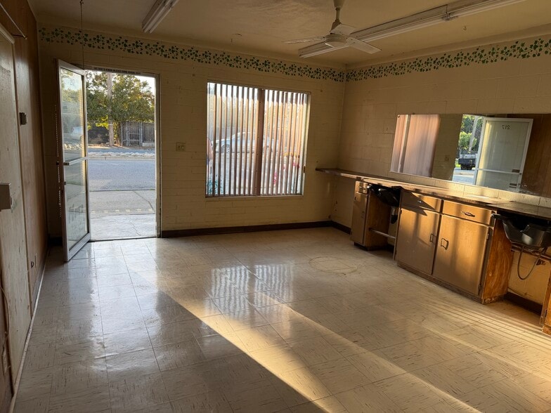 More Photos Of 217 Percy Ave, Yuba City Storefront For Sale