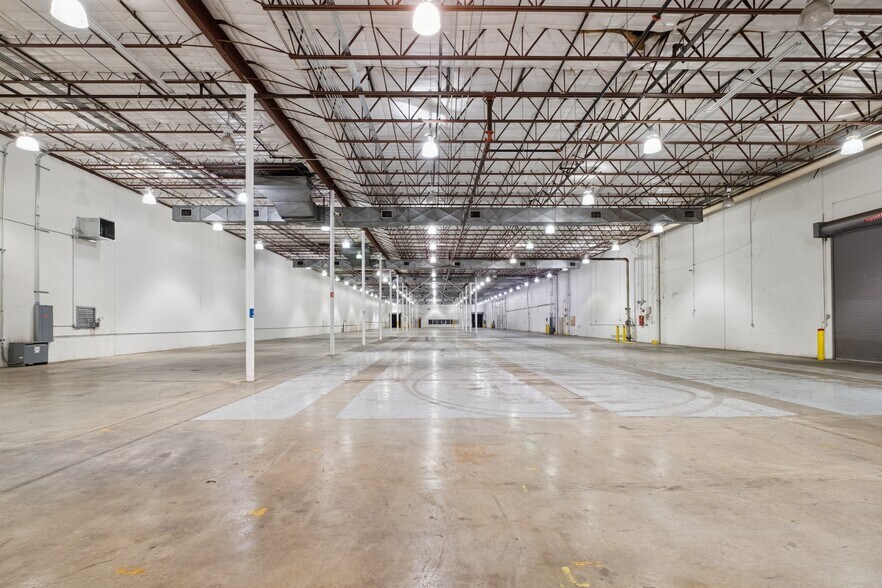 More Photos Of 8100 Kempwood Dr, Houston Manufacturing For Lease