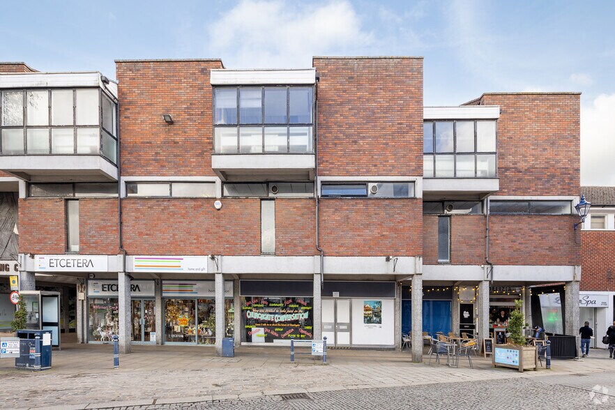 More Photos Of Churchgate, Hitchin Storefront For Lease