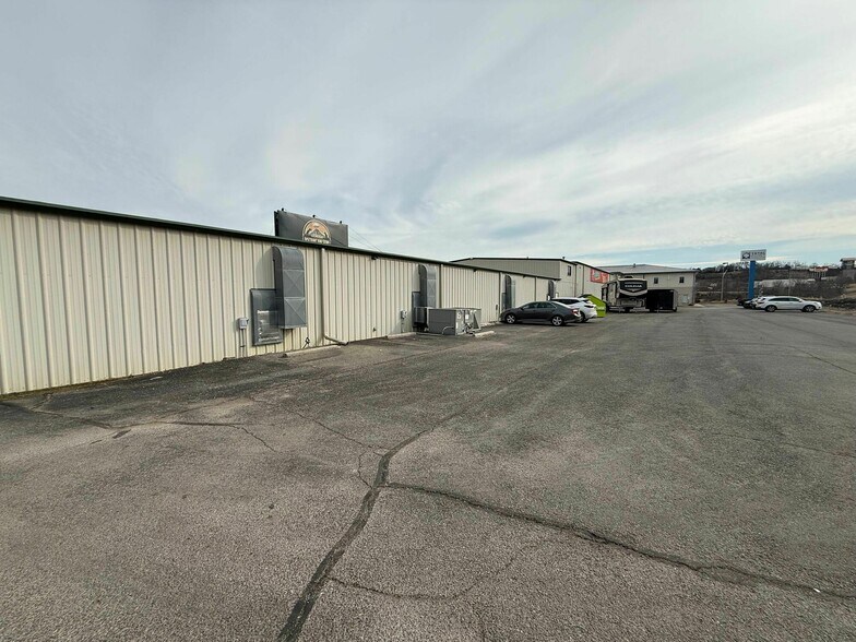 More Photos Of 135 S Town Blvd, Hollister Storefront For Sale