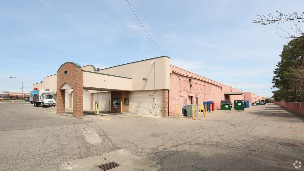 More Photos Of 37083-37399 6 Mile Rd, Livonia Unknown For Lease