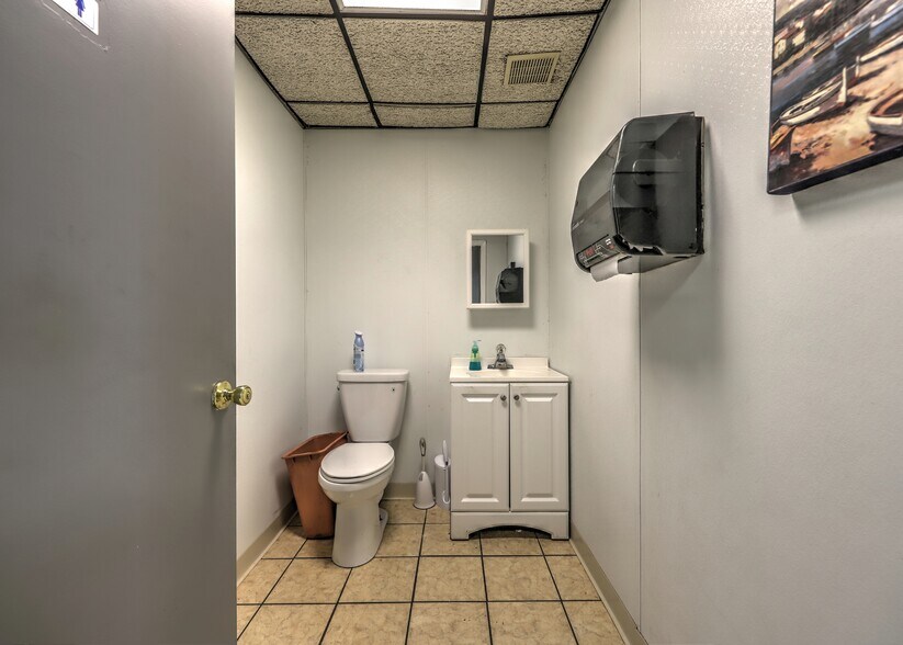 More Photos Of 15 Container Dr, Terryville Manufacturing For Sale