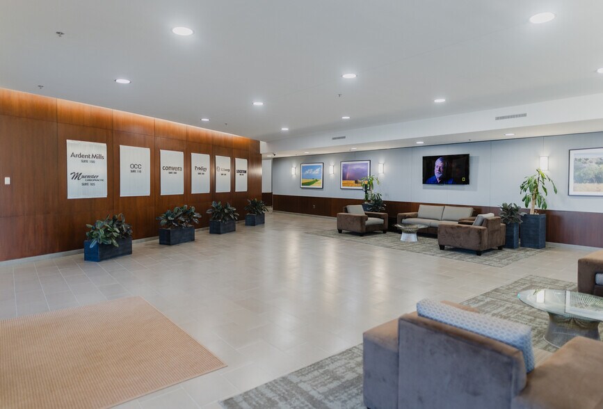 More Photos Of 13710 FNB Pky, Omaha Office For Lease