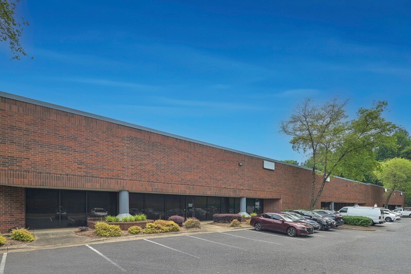 More Photos Of 2233 Interstate North Dr, Charlotte Warehouse For Lease