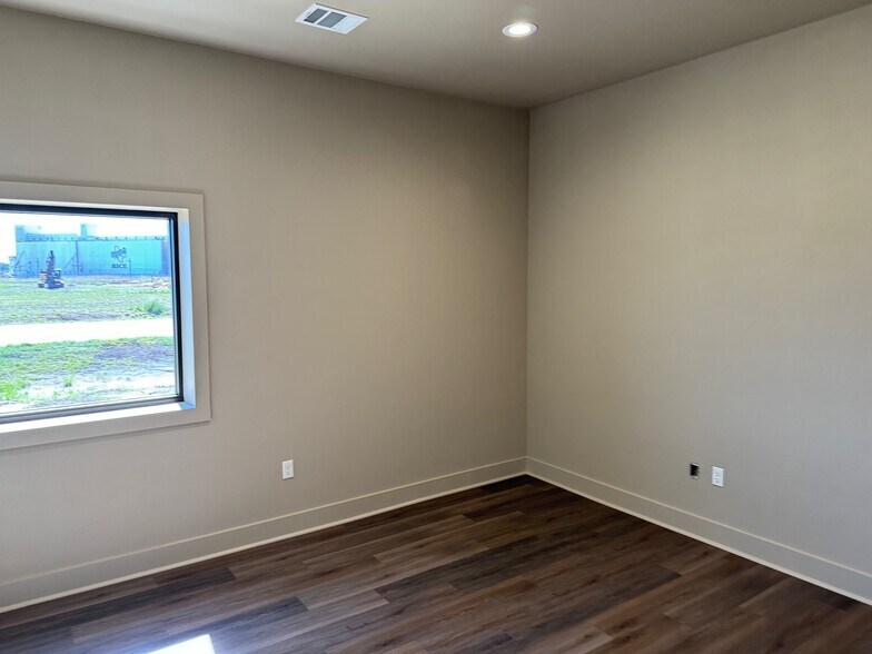 More Photos Of 8080 Bo Alfred Pl, Beaumont Unknown For Lease