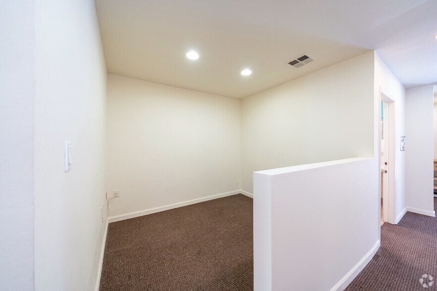 More Photos Of 821 W El Camino Real, Mountain View Flex For Lease