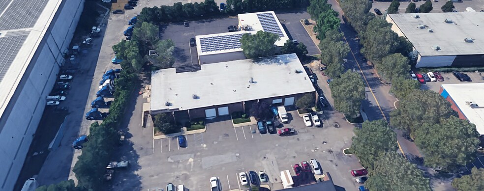 More Photos Of 2141-2147 5th Ave, Ronkonkoma Warehouse For Lease