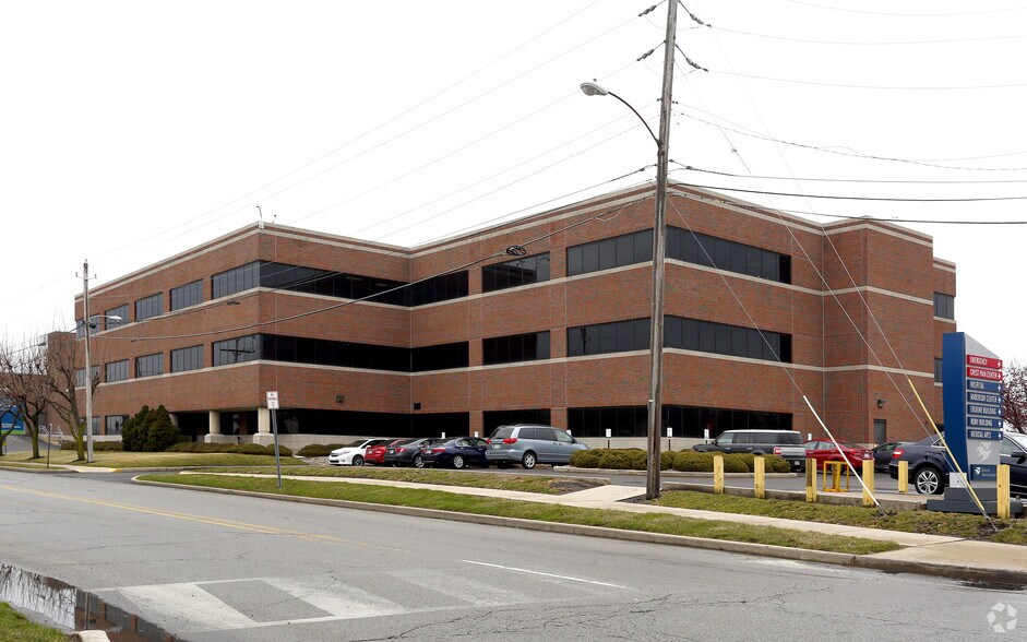 More Photos Of 141 W 22nd St, Anderson Medical For Lease