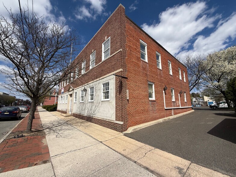 More Photos Of 437 High St, Burlington Office For Sale