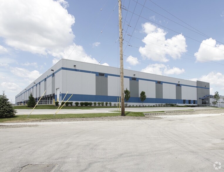 More Photos Of 10700 W Waveland Ave, Franklin Park Distribution For Lease