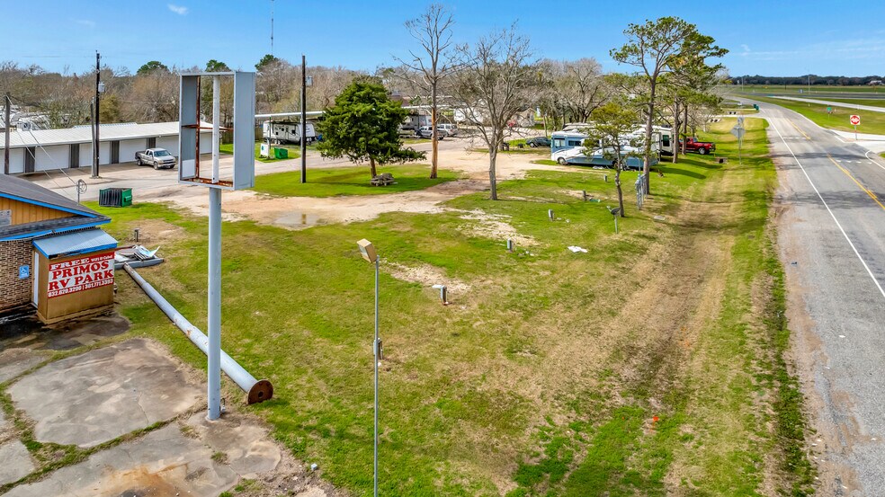 More Photos Of 1100 W US Highway 59 Feeder, Ganado Convenience Store For Sale