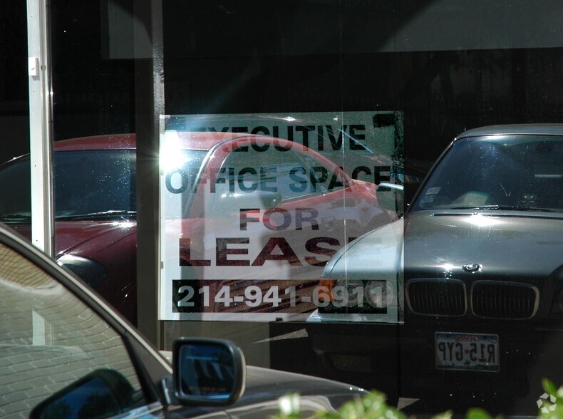 More Photos Of 329 Centre St, Dallas Office For Lease