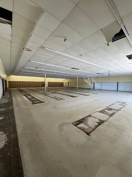 More Photos Of 174 S Main St, Jellico Freestanding For Lease