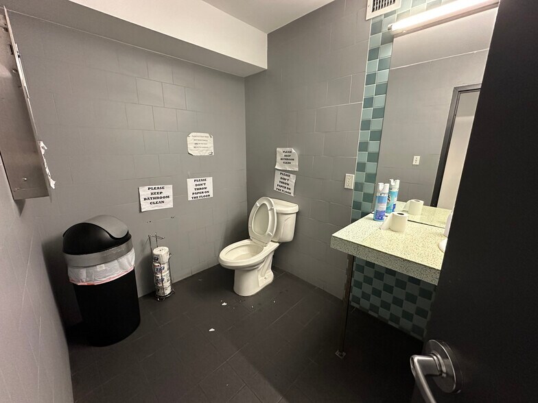 More Photos Of 12415 Metropolitan Ave, Kew Gardens General Retail For Lease