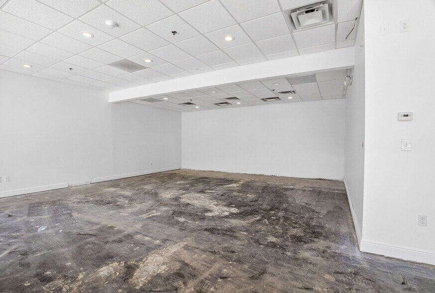 More Photos Of 214 Broadway, Saugus Unknown For Lease