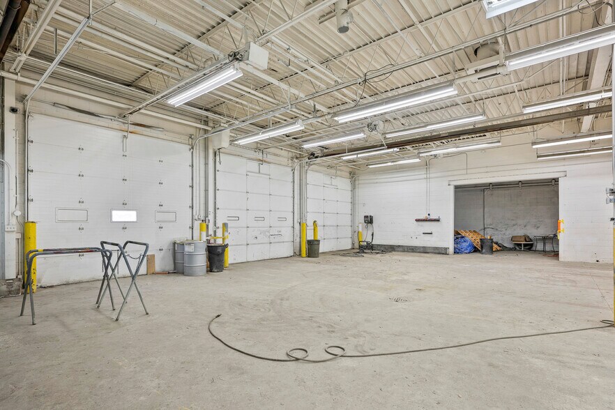 More Photos Of 2727 S Beech Daly Rd, Dearborn Heights Warehouse For Sale