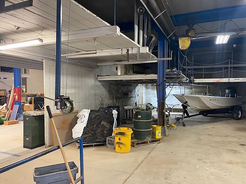 More Photos Of 2415 S Byrne Rd, Toledo Showroom For Sale