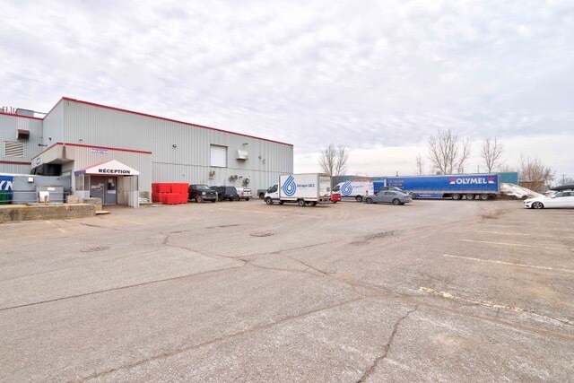 More Photos Of 521 Rue Des Érables, Trois-Rivières Manufacturing For Sale