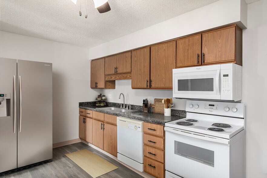 More Photos Of 100-112 5th Ave NW, Altoona Apartments For Sale