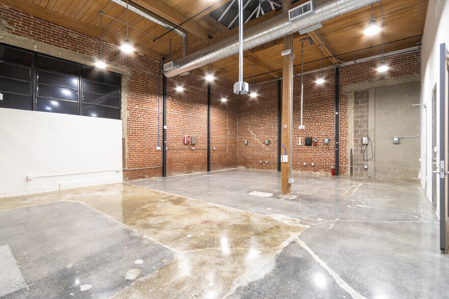 More Photos Of 75 14th St, San Francisco Light Distribution For Lease