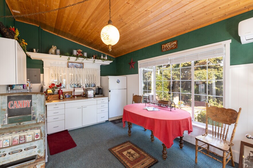 More Photos Of 620 Davis St, Wasco Specialty For Sale