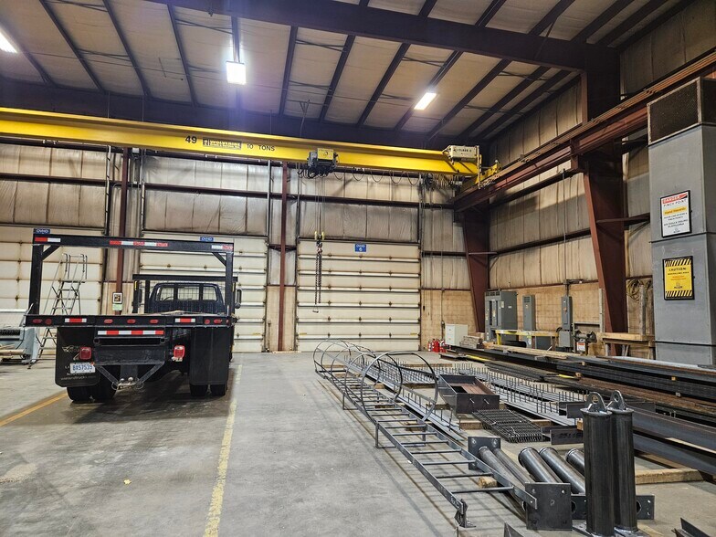 More Photos Of 3500 Contractors Dr, Midland Manufacturing For Sale