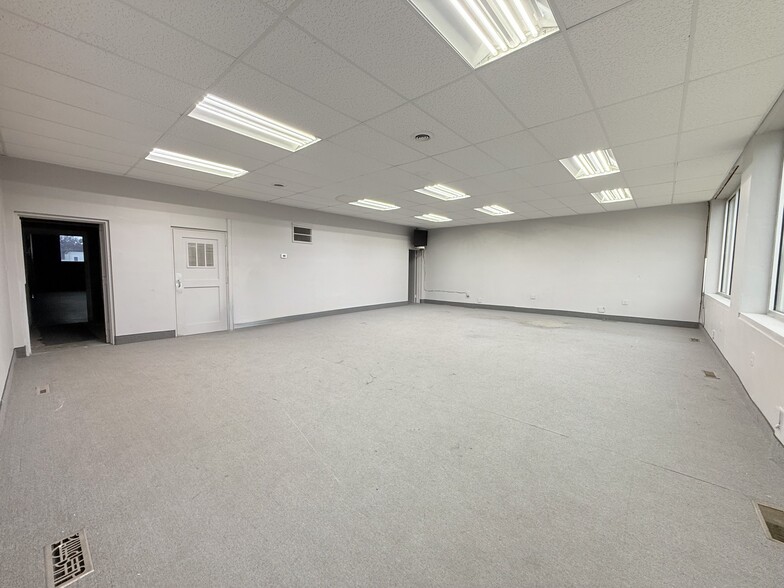 More Photos Of 7120 Chase Rd, Dearborn Flex For Lease